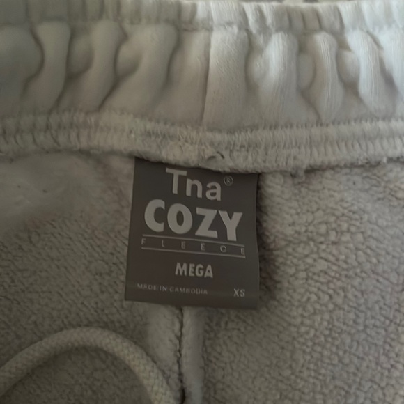 White Aritzia sweat pants, size xs - Picture 1 of 2